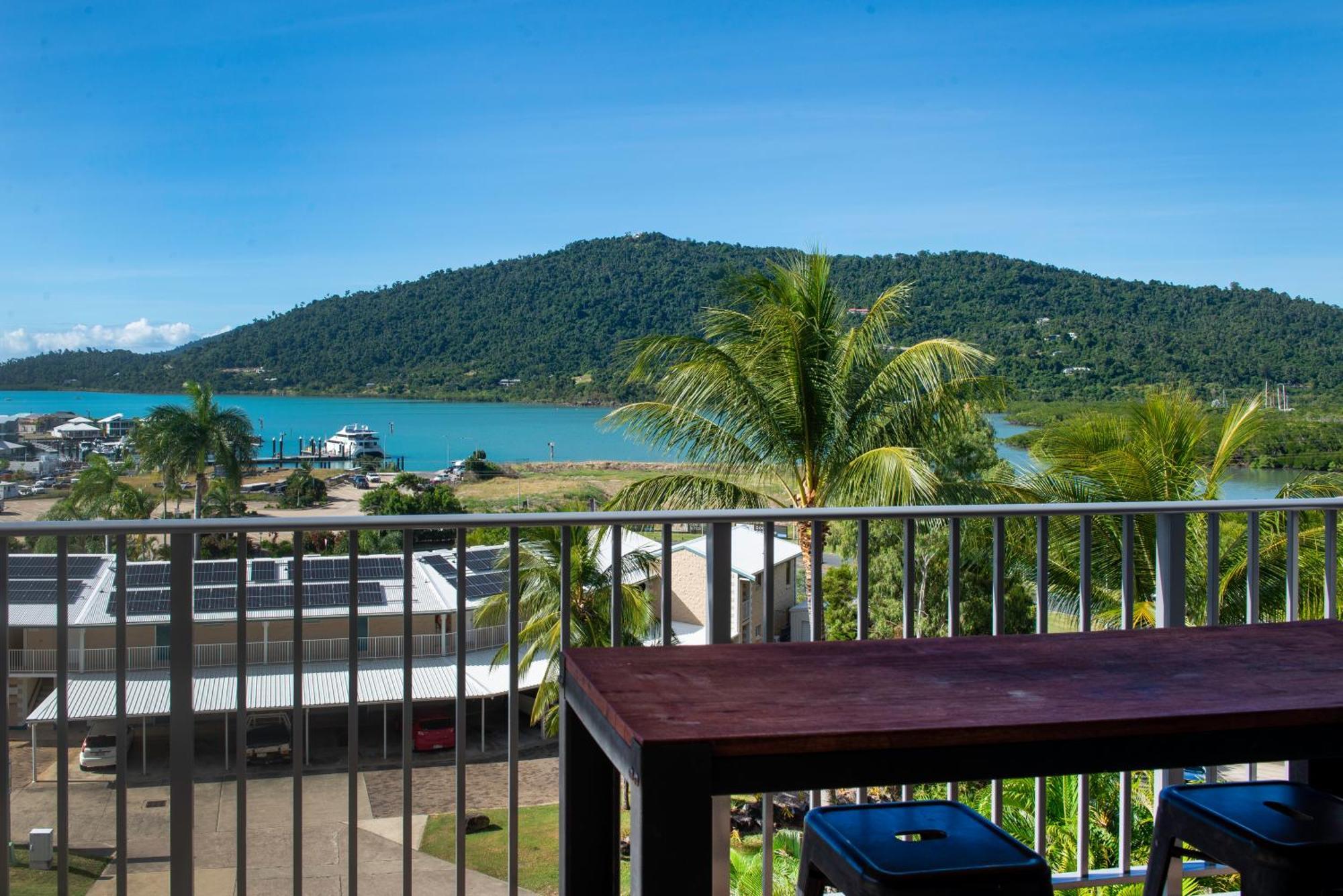 Coral Sea Vista Apartments Airlie Beach Exterior photo