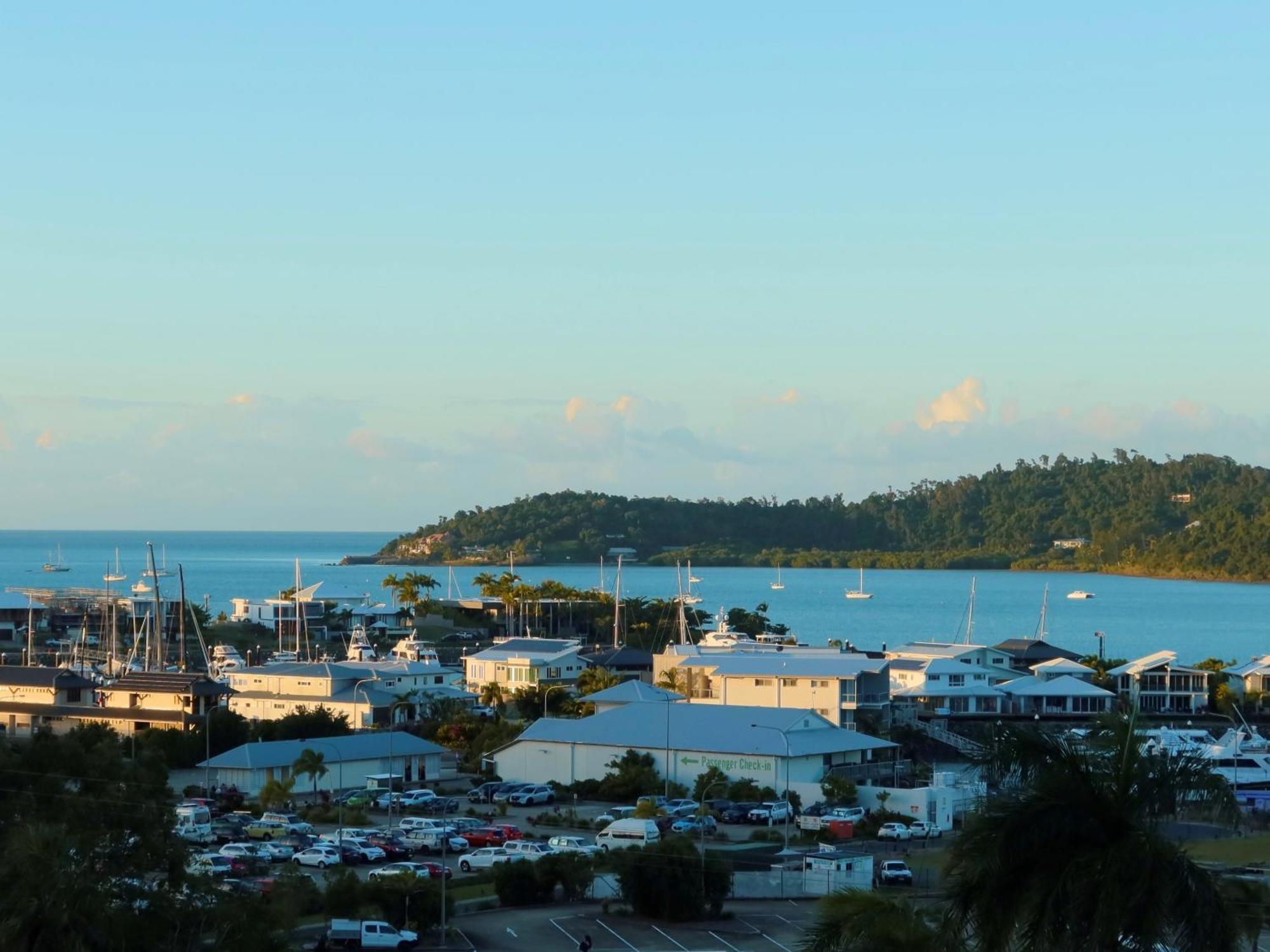 Coral Sea Vista Apartments Airlie Beach Exterior photo